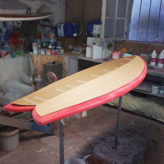 À la recherche d'une planche de surf en bois française