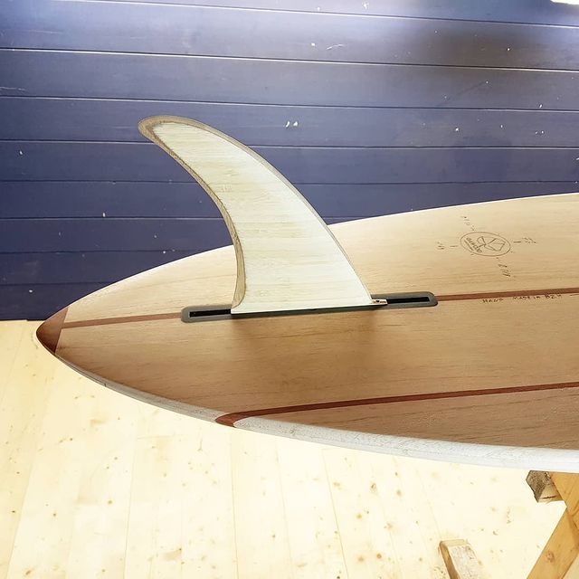 À la recherche d'une planche de surf en bois française